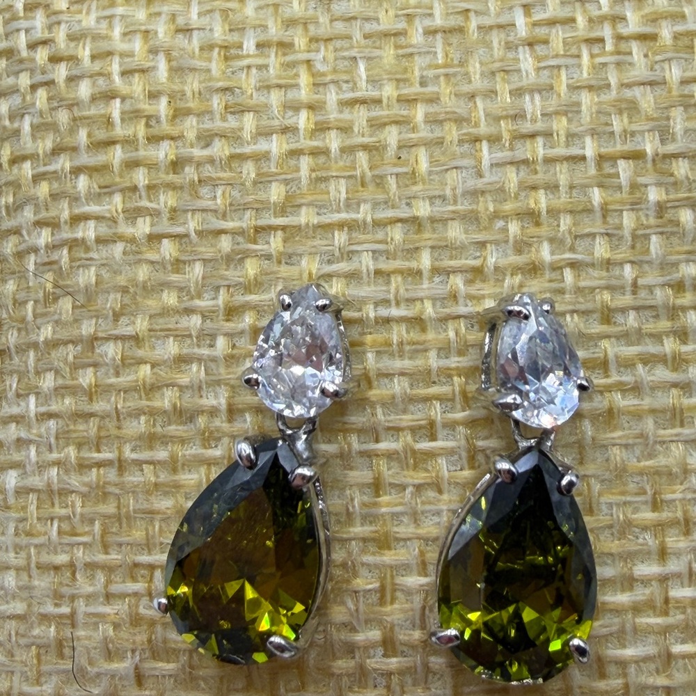 Elegant Gold Pendant and Silver .925 Silver Gemstone Earrings Jewelry Bundle - Picture 6 of 15